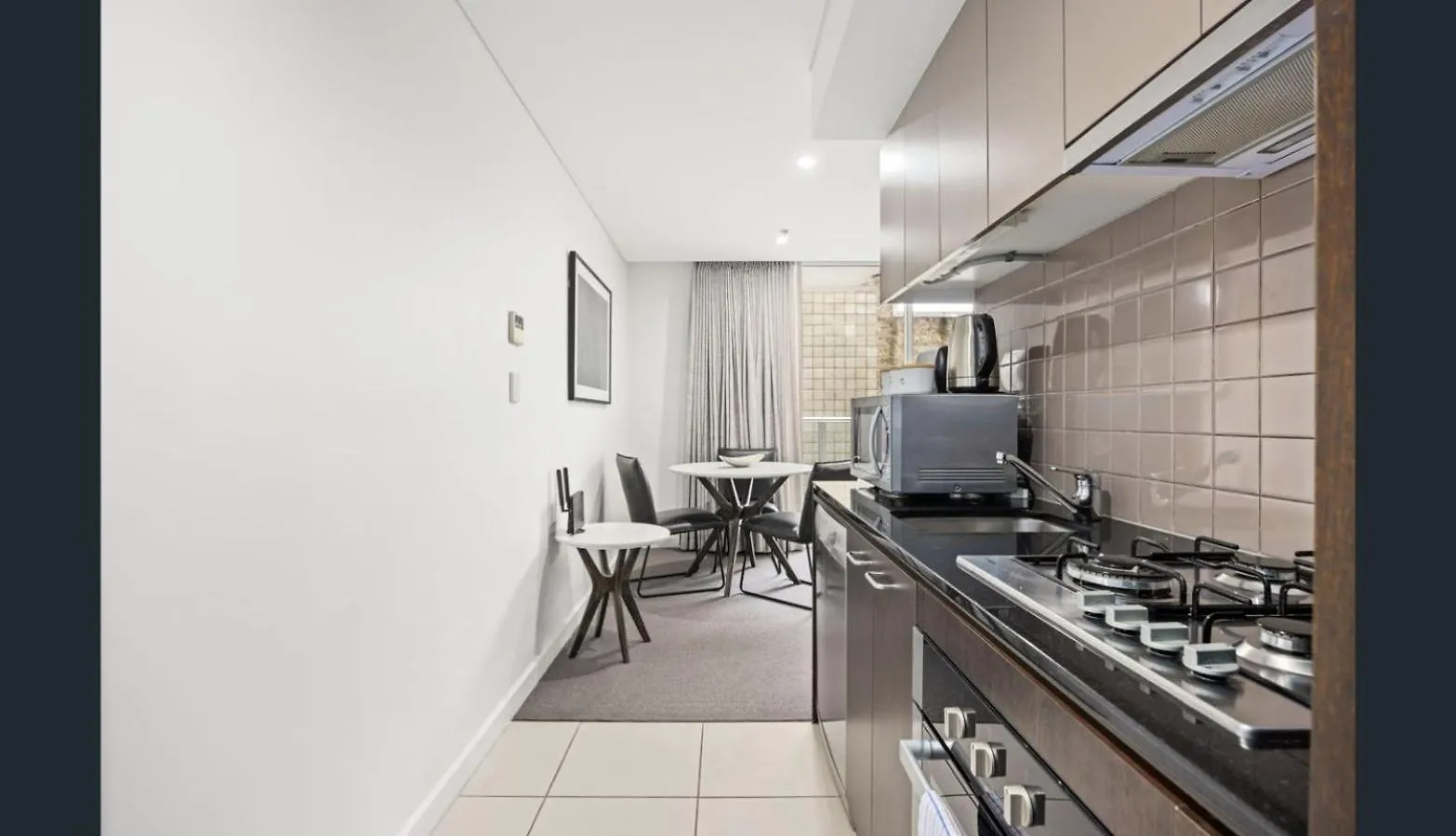 Happy Bnb Deluxe Suit In Adelaide Cbd 0*,  Australia